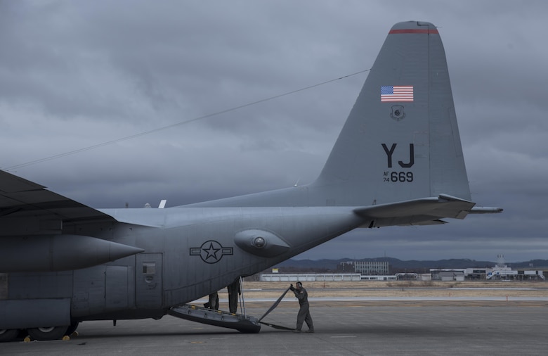 A U.S. Air Force Airman from the 36th Airlift Squadron lowers a ramp on the back of a C-130 Hercules at Chitose, Hokkaido, Japan, April 18, 2016. U.S. forces are assisting the Government of Japan by transporting vehicles and personnel from Hokkaido to Kumamoto Prefecture, the epicenter of a recent earthquake that devastated the area. (U.S. Air Force photo by Staff Sgt. Michael Washburn/Released)
