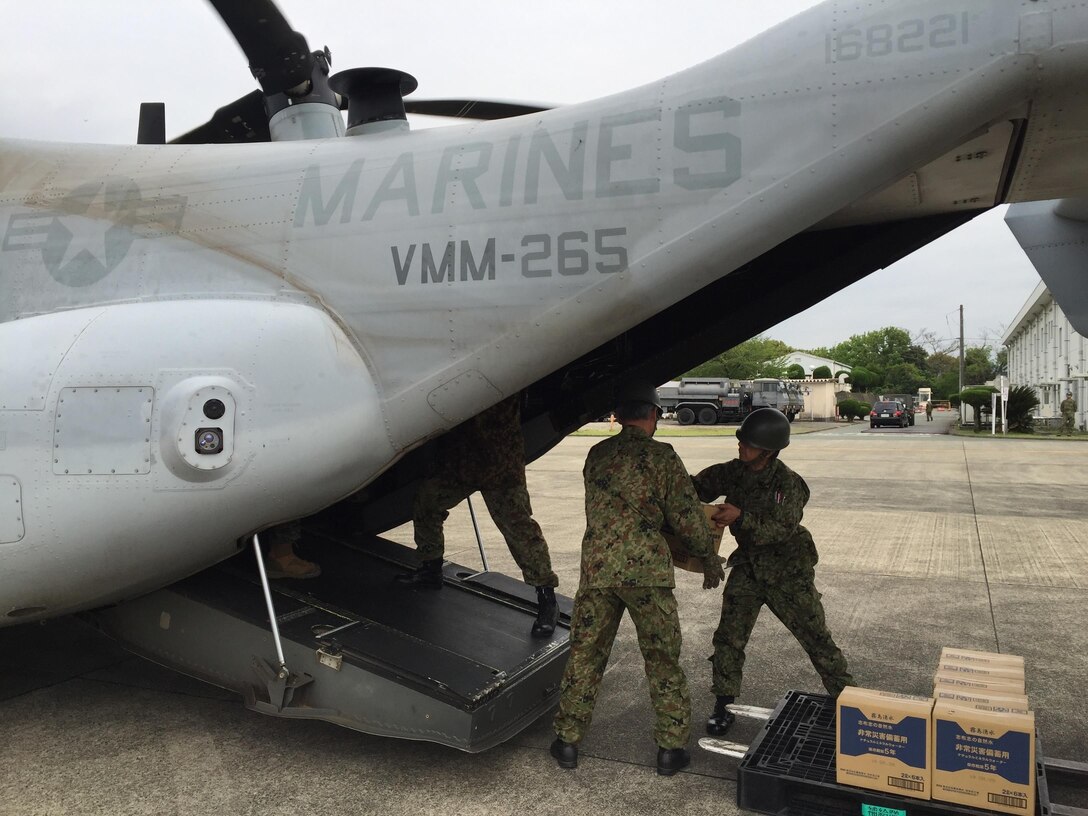 Japan Self-Defense Forces service members load earthquake relief items onto an MV-22B Osprey belonging to Marine Medium Tilt rotor Squadron 265, 31st Marine Expeditionary Unit at Marine Corps Air Station, Iwakuni, Japan, April 18, 2016. American 31st Marine Expeditionary Unit members were in Iwakuni to support relief efforts in response to the earthquakes that struck the island of Kyushu. Marine Corps photo by Capt. Jennifer Giles