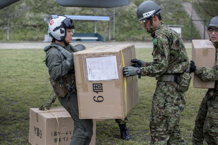 Marines with Marine Medium Tiltrotor Squadron (VMM) 265 (Reinforced), 31st Marine Expeditionary Unit, assists the Government of Japan in supporting those affected by recent earthquakes in Kumamoto, Japan, April 18, 2016. VMM-265 picked up supplies from Japan Ground Self-Defense Force Camp Takayubaru and delivered them to Hakusui Sports Park in the Kumamoto Prefecture. The long-standing relationship between Japan and the U.S. allows U.S. military forces in Japan to provide rapid, integrated support to the Japan Self-Defense Forces and civil relief efforts. (U.S. Marine Corps photos by Cpl. Nathan Wicks/Released)