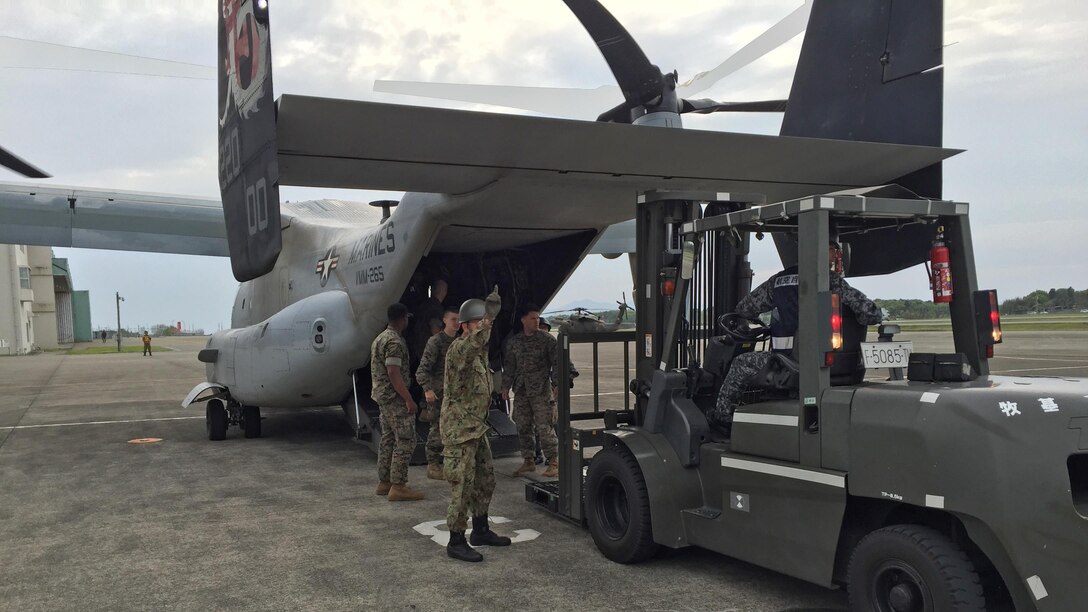 Japan Self Defense Forces service members load an MV-22B Osprey belonging to Marine Medium Tiltrotor Squadron 265 (Reinforced), 31st Marine Expeditionary Unit April 18, 2016 at Marine Corps Air Station, Iwakuni, Japan. 31st MEU Marines are in Iwakuni to support the government of Japan’s relief efforts in response to the earthquakes that struck the island of Kyushu earlier this week. The 31st MEU is the only continually forward-deployed MEU and remains the Marine Corps’ force-in-readiness in the Asia-Pacific region.