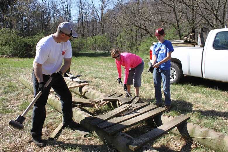 Philadelphia District Commander Lt. Col. Michael Bliss and his family participated in Take Pride in Blue Marsh Day on April 16, 2016. More than three hundred volunteers work on a variety of projects, including litter clean-up, nature trail maintenance, guiderail construction, bridge construction and tree planting.