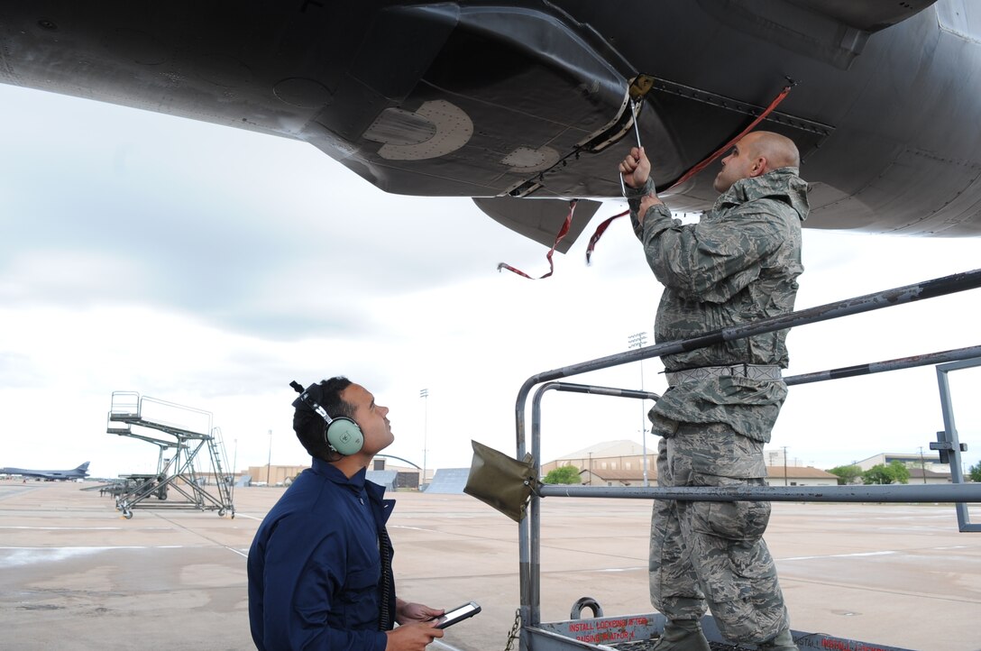 U.S. Air Force Airman 1st Class Terrance Boykins, 7th Aircraft Maintenance Squadron crew chief, left, and Tech. Sgt. Ross Perry, 7th AMXS electronic warfare noncommissioned officer in charge, remove panels from a B-1B Lancer April 9, 2016, at Dyess Air Force Base, Texas. Air Force Global Strike Command conducted Exercise Constant Vigilance 16 to test the command’s ability to support its conventional and nuclear missions. (U.S. Air Force photo by Senior Airman Shannon Hall/Released)