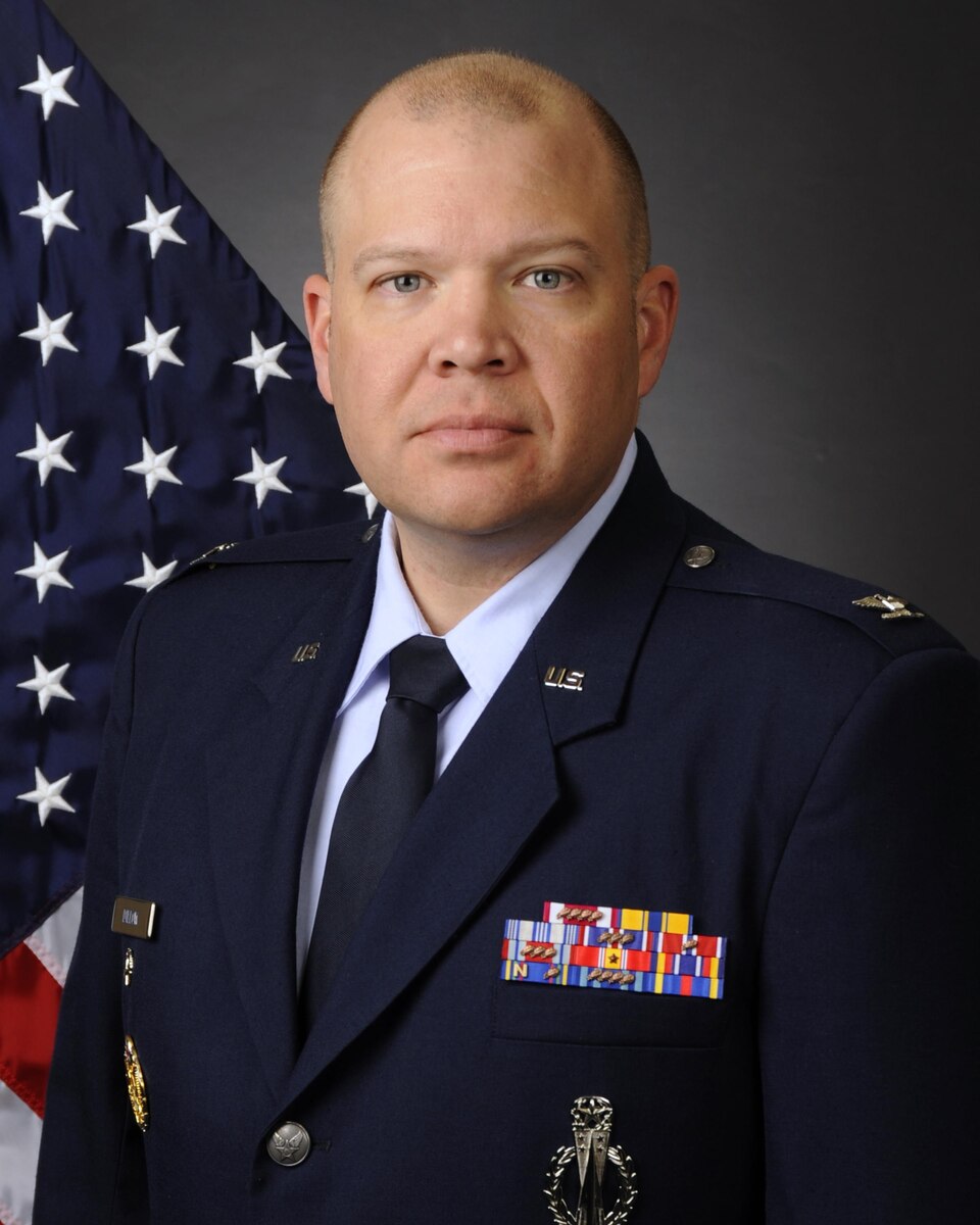Official photo of Col. Matthew E. Dillow, 90th Missile Wing vice-commander