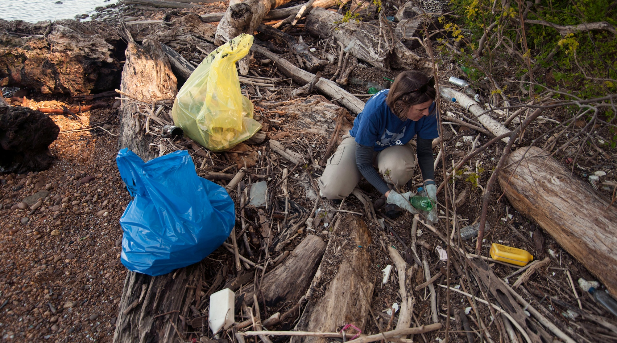 Michelle Kasunic, 11th Civil Engineer Squadron environmental engineer, picks up trash during a volunteer clean-up at Fort Washington, Md., April 16, 2016. Members from Joint Base Andrews joined with the local community to clean the Potomac River shore in commemoration of Earth Day. (U.S. Air Force photo by Airman Gabrielle Spalding/Released)