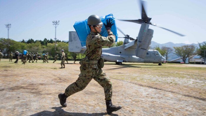 Japan Ground Self-Defense Force personnel carry supplies from a U.S. Marine Corps MV-22B Osprey tiltrotor aircraft from Marine Medium Tiltrotor Squadron (VMM) 265 (Reinforced), 31st Marine Expeditionary Unit (MEU), in Hakusui Sports Park, Kyushu island, Japan, April 22, 2016. The supplies are in support of the relief effort after a series of earthquakes struck the island of Kyushu. The 31st MEU is the only continually forward-deployed MEU and remains the Marine Corps' force-in-readiness in the Asia-Pacific region. 