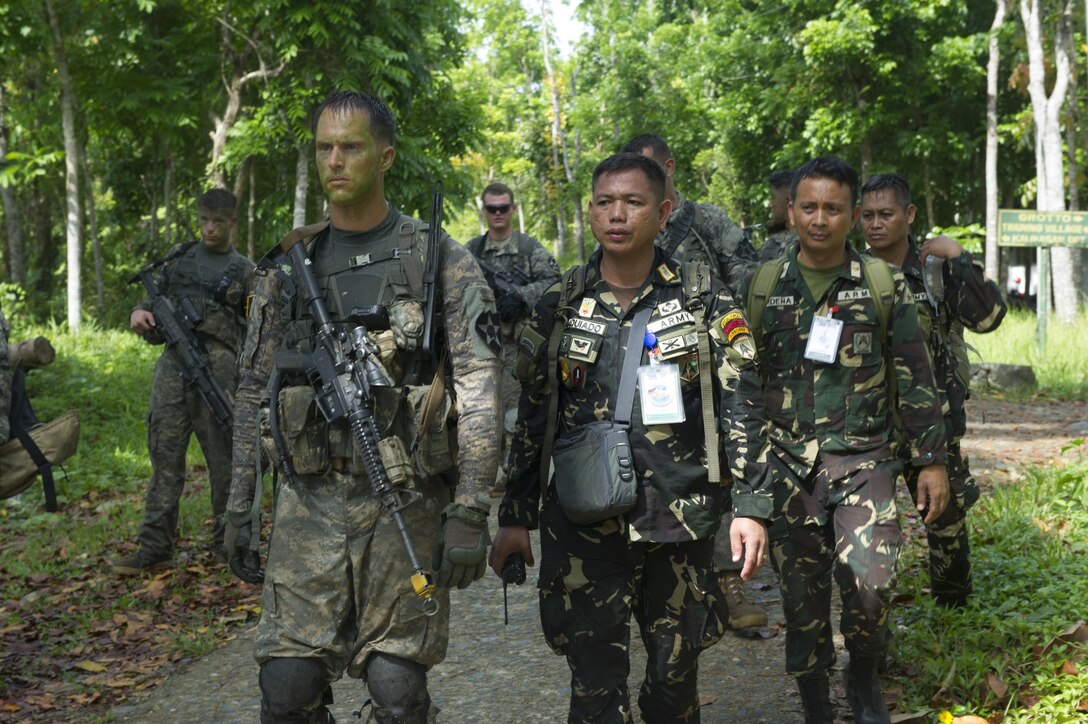 Philippine and U.S. soldiers walk back to the helicopter landing zone after completing Operation Handa Koa during this year’s Balikatan exercise in Jamindan, Philippines, April 14, 2016. The U.S. soldiers were assigned to 2nd Battalion, 3rd Infantry Regiment. Navy photo by Petty Officer 2nd Class Jerome D. Johnson
