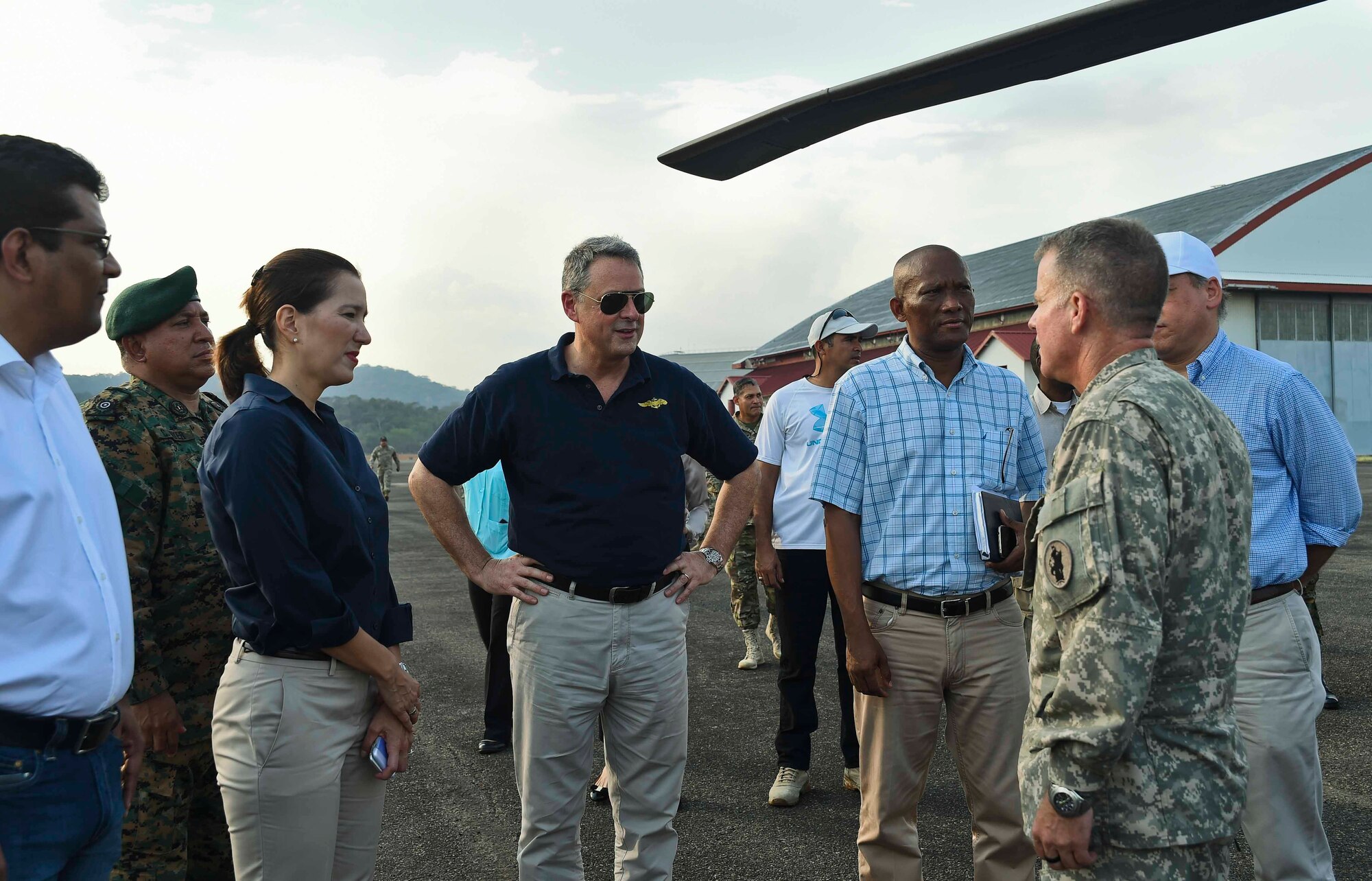 John Feeley (center), U.S. Ambassador to Panama, speaks to U.S. Army Lt. Col. Daniel Moore (right), 1st Battalion, 228th Aviation Regiment commander, during the ambassador’s visit to the 1-228th AVN in the Arraiján District of Panama, April 17, 2016. The ambassador visited the 1-228th AVN to personally thank them for their firefighting efforts. (U.S. Air Force photo by Staff Sgt. Siuta B. Ika)