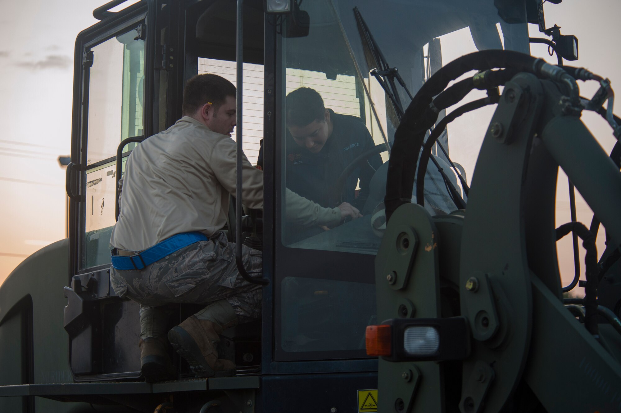 Senior Airman Bryant Lurty, 621st Contingency Response Squadron Aerial Port team member, shows Flight Lt. Nicola Durie, Royal New Zealand air force air movements, the controls to a forklift during a Joint Readiness Training exercise at Alexandria International Airport, LA. April 17, 2016. JRTC is a multinational exercise focused on pre-deployment and airdrop capabilities. (U.S. Air Force photo by Senior Airman Joshua King)