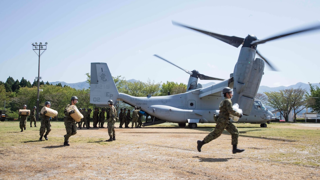 Japan Ground Self Defense Force personnel carry supplies from a U.S. Marine Corps MV-22B Osprey tiltrotor aircraft from Marine Medium Tiltrotor Squadron 265 (Reinforced), 31st Marine Expeditionary Unit, in Hakusui Sports Park, Kyushu island, Japan, April 22, 2016. The supplies are in support of the relief effort after a series of earthquakes struck the island of Kyushu. The 31st MEU is the only continually forward-deployed MEU and remains the Marine Corps' force-in-readiness in the Asia-Pacific region. 