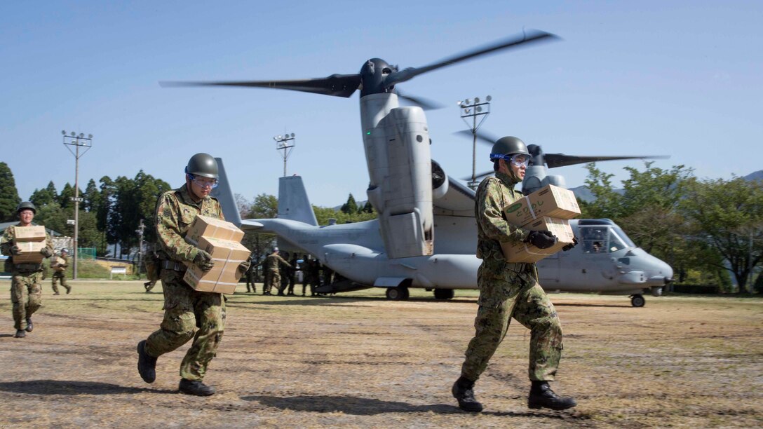 Japan Ground Self Defense Force personnel carry supplies from a U.S. Marine Corps MV-22B Osprey tiltrotor aircraft from Marine Medium Tiltrotor Squadron 265 (Reinforced), 31st Marine Expeditionary Unit, in Hakusui Sports Park, Kyushu island, Japan, April 22, 2016. The supplies are in support of the relief effort after a series of earthquakes struck the island of Kyushu. The 31st MEU is the only continually forward-deployed MEU and remains the Marine Corps' force-in-readiness in the Asia-Pacific region.