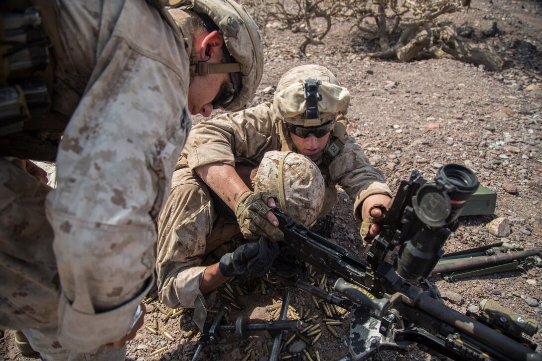 U.S. Marines with the 13th Marine Expeditionary Unit, show clear a M-240 Bravo while conducting weapons familiarization training and drills on Range TC-02 during Western Pacific Deployment 16-1, Djibouti, Africa, April 17, 2016. The Marines are conducting weapons familiarization training and drills while in Djibouti to stay mission ready while in the SECOM area of operation.  (U.S. Marine Corps photo by Sgt. Hector de Jesus/RELEASED)