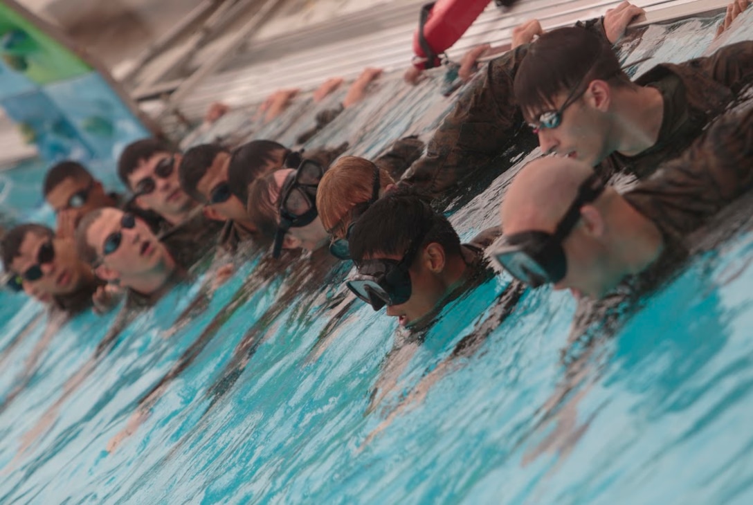 Sailors from Marine Forces Reserve and the U.S. Navy Reserve prepare to swim laps as part a water confidence exercise during a Fleet Marine Force reconnaissance corpsman screening in San Antonio, April 19, 2016. The screening was hosted by 4th Reconnaissance Battalion, 4th Marine Division, Marine Forces Reserve, for Reserve Sailors to gain familiarity with the demands of the FMF reconnaissance corpsman pipeline. 