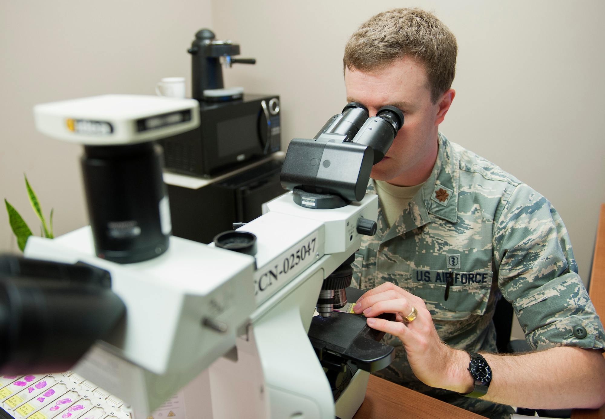 Maj. Michael McFall, a 96th Medical Group pathologist, looks through a microscope to study a patient’s tissue April 21, 2016, at Eglin Air Force Base, Fla. Pathologists examine patient tissue to make the patient’s diagnosis. (U.S. Air Force photo/Ilka Cole)
