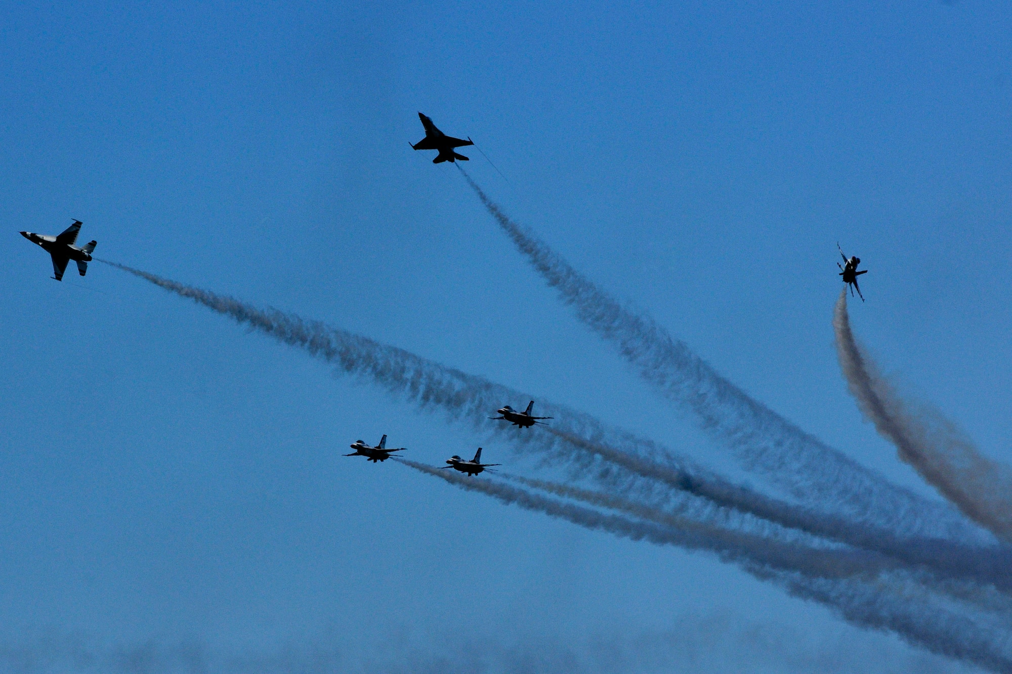 The U.S. Air Force Thunderbirds aerial demonstration team perform the delta burst during AirPower over Hampton Roads Open House at Langley Air Force Base, Va., April 24, 2016. The team’s demonstration included performing formation and solo flying routines. (U.S. Air Force photo by Staff Sgt. Natasha Stannard)