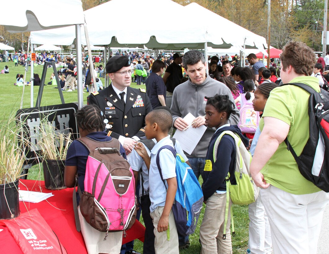 The U.S. Army Corps of Engineers' Philadelphia District participated in EarthFest at Temple University's Ambler campus. 6500 students from the Delaware Valley attended and learned about science and environmental topics from a variety of exhibitors. USACE talked about the importance of dune grass with students.