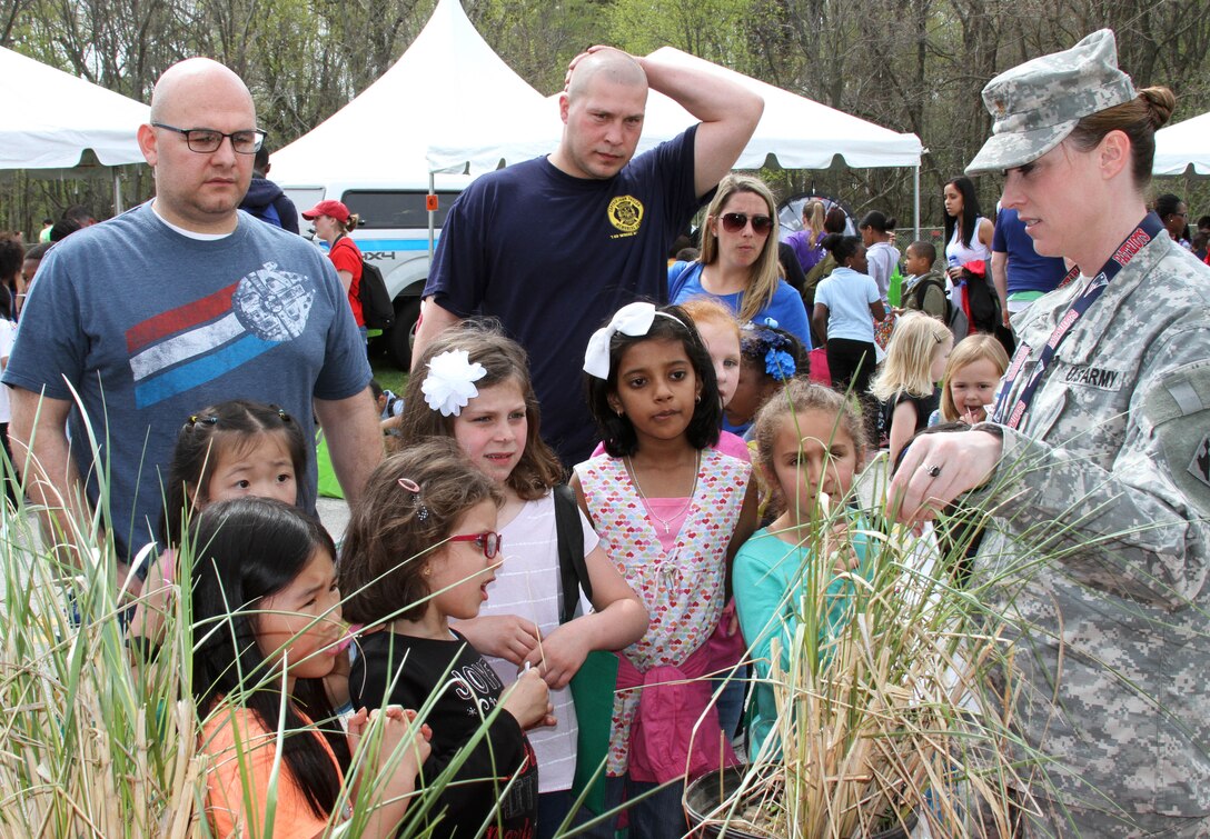 MAJ Meghann Sullivan of the U.S. Army Corps of Engineers' Philadelphia District participated in EarthFest at Temple University's Ambler campus. 6500 students from the Delaware Valley attended and learned about science and environmental topics from a variety of exhibitors. USACE talked about the importance of dune grass with students.