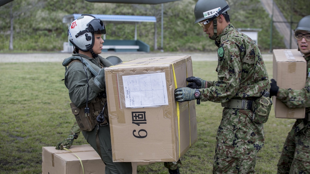 Marines with Marine Medium Tiltrotor Squadron 265 (Reinforced), 31st Marine Expeditionary Unit, assists the Government of Japan in supporting those affected by recent earthquakes in Kumamoto, Japan, April 18, 2016. VMM-265 picked up supplies from Japan Ground Self-Defense Force Camp Takayubaru and delivered them to Hakusui Sports Park in the Kumamoto Prefecture. The long-standing relationship between Japan and the U.S. allows U.S. military forces in Japan to provide rapid, integrated support to the Japan Self-Defense Forces and civil relief efforts. 