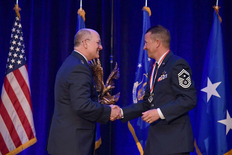 Senior Master Sgt. Matthew Mason, 419th Maintenance Squadron, accepts Air Force Reserve Command’s First Sergeant of the Year award from Lt. Gen. James Jackson, chief of Air Force Reserve and commander of AFRC, during a ceremony in Jacksonville, Florida, April 16. (Courtesy photo)  