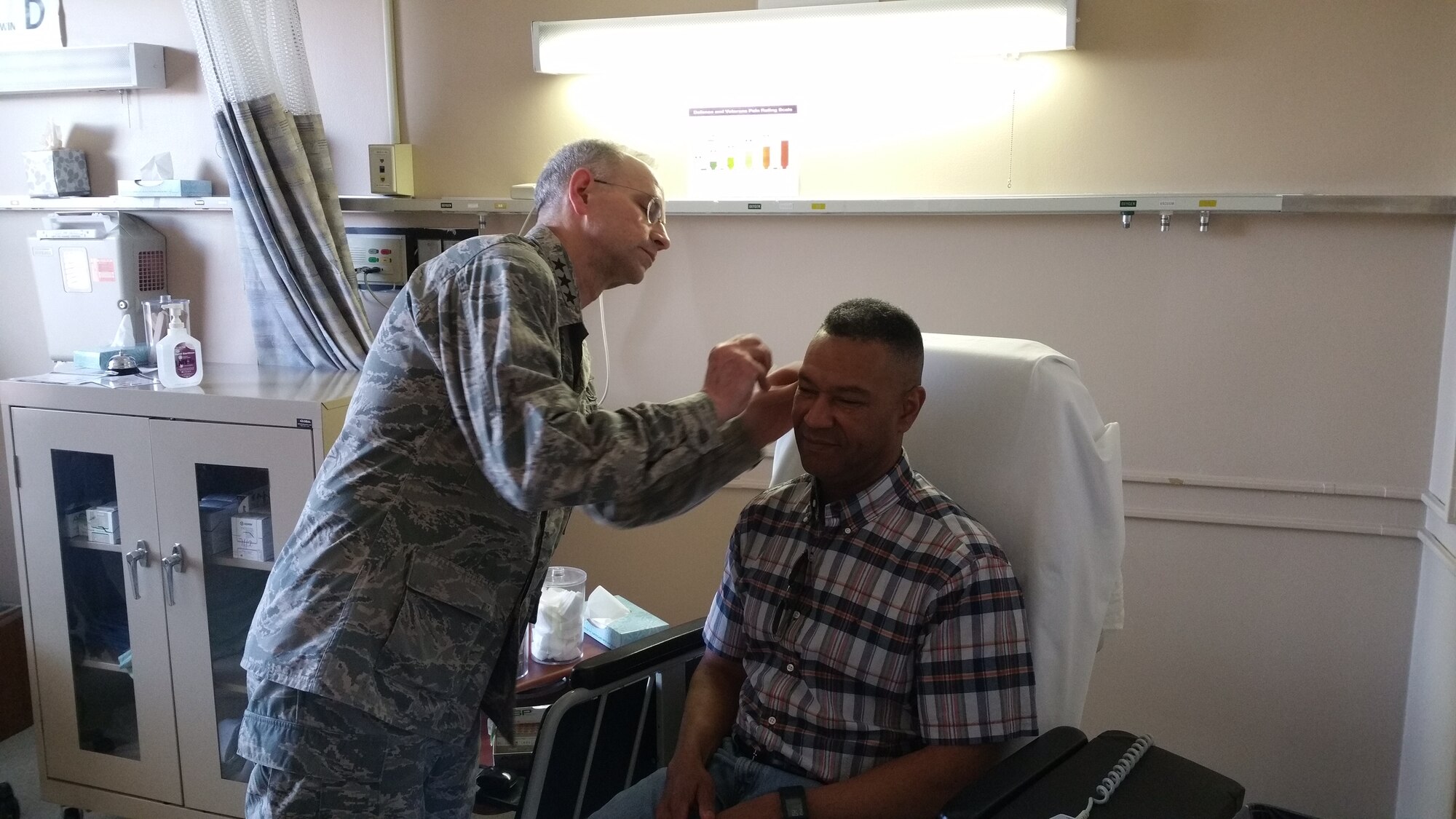 Air Force Surgeon General Lt. Gen. (Dr.) Mark A. Ediger attended Battlefield Acupuncture training taught by Dr. Richard Niemtzow, Director of the Air Force Acupuncture Center on Joint Base Andrews on April 1, 2016. Battlefield Acupuncture is a rapid technique using tiny acupuncture needles inserted into the ears that directly modifies the way the central nervous system processes pain so as to reduce pain significantly in over 80% of patients. The technique was developed by Dr. Niemtzow in 2001. (AF Photo / Matthew Eichie)