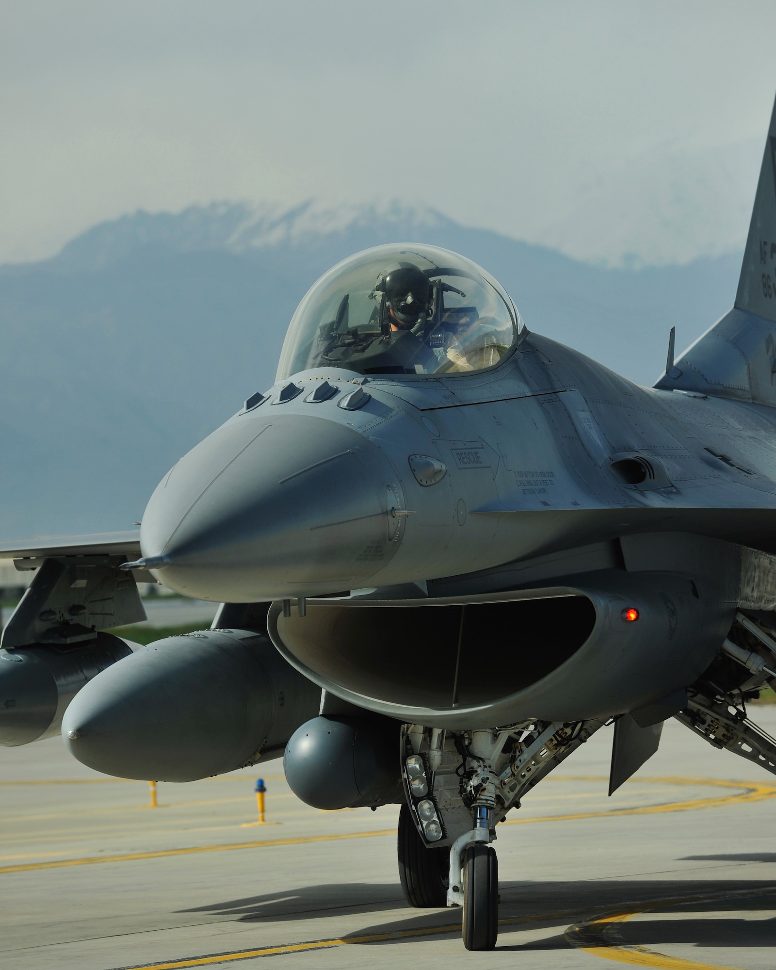 An F-16 assigned to the 457th Expeditionary Fighter Squadron arrives at Bagram Airfield, Afghanistan, 27 April, 2016. The 457th EFS, based out of Bagram Airfield, Afghanistan, is the only dedicated fighter squadron in the country and continuously supports Operation Freedom’s Sentinel and the NATO Resolute Support mission. (U.S Air Force photo by Capt. Korey Fratini/released)
