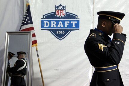 Soldiers from the Army Reserve’s 85th Support Command conduct final preparations before presenting the national colors at the National Football League’s 2016 Draft held in Chicago, April 28, 2016. Service members participated in the opening ceremony of the three-day draft event to include Staff Sgt. Ian Bowling, U.S. Army Field Band, who sang the National Anthem.
(U.S. Army photo by Mr. Anthony L. Taylor/Released)