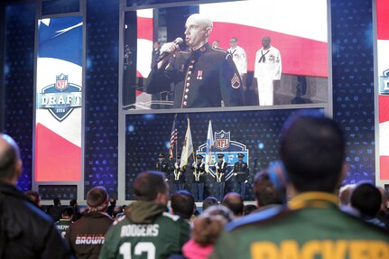 The Army Reserve’s 85th Support Command color guard team presents the colors during the singing of the National Anthem by Army Staff Sgt. Ian Bowling, U.S. Army Field Band, at the first day of the NFL Draft in Chicago, April 28, 2016. Service members, from each branch of service, participated in the opening ceremony in Chicago.
(U.S. Army photo by Mr. Anthony L. Taylor/Released)