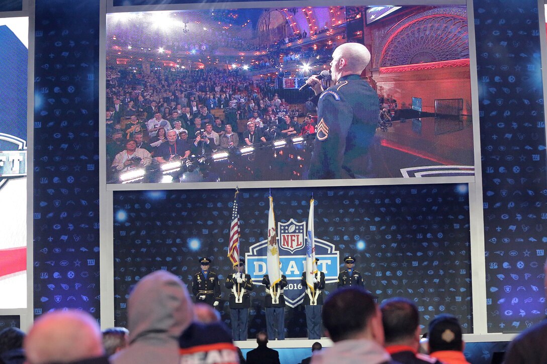The Army Reserve’s 85th Support Command color guard team presents the colors during the singing of the National Anthem by Army Staff Sgt. Ian Bowling, U.S. Army Field Band, at the first day of the NFL Draft in Chicago, April 28, 2016. Service members, from each branch of service, participated in the opening ceremony in Chicago.
(U.S. Army photo by Mr. Anthony L. Taylor/Released)