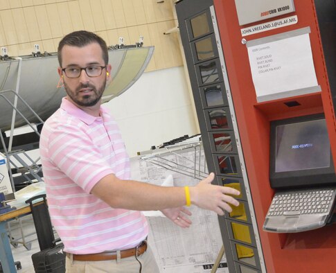 Chris Arnold, a Warner Robins Air Logistics Complex Business Office maintenance analyst,
demonstrates how an AutoCrib machine works in Bldg. 2328. The automated, CAC-enabled machines are part of a move to streamline low-cost, highmoving items, increase accountability and ensure sustainability. (U.S. Air Force photo by Ray Crayton)
