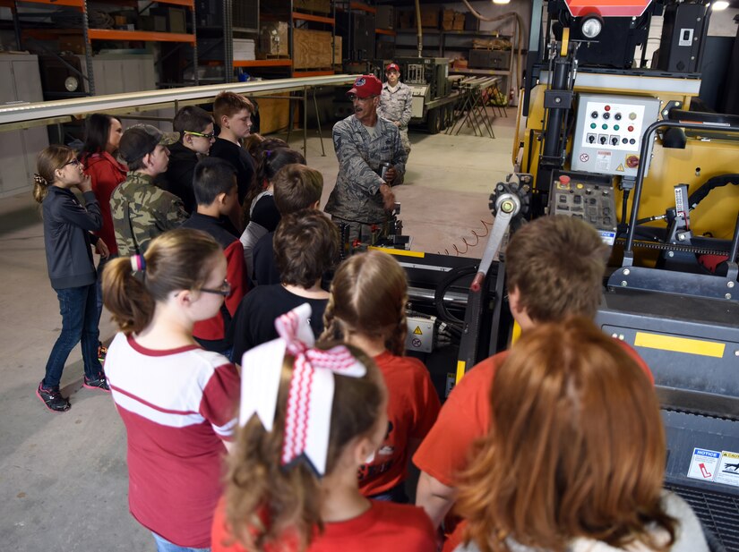 Students from Mansfield Elementary School visit 188th > 188th Wing