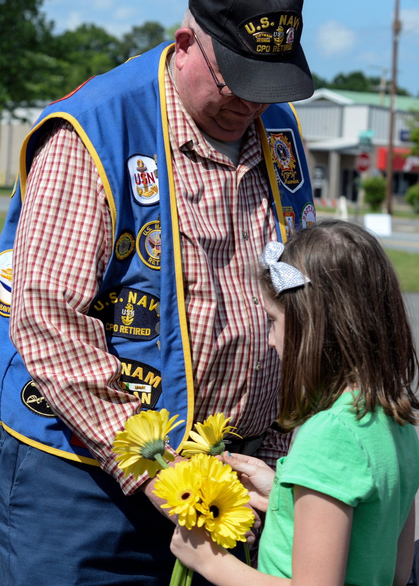 A Vietnam veteran receives a flower during the Welcome Home Vietnam Veterans ceremony April 30, 2016, at the Jacksonville Museum of Military History, Jacksonville, Ark. The flowers were given to all Vietnam veterans in attendance as a token of appreciation. (U.S. Air Force photo by Staff Sgt. Jessica Condit)