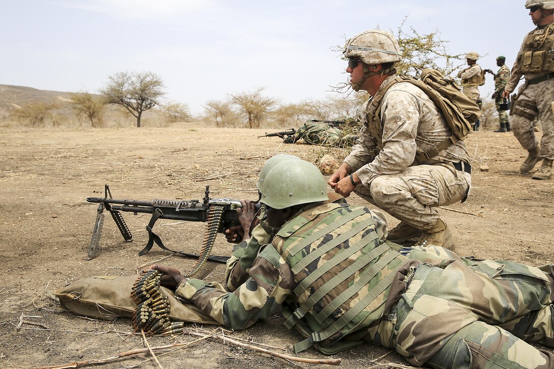 Sgt. Ryan Underwood, a rifleman with Special Purpose Marine Air-Ground Task Force Crisis Response-Africa, observes a machine gun team during the platoon attack range with the Compagnie Fusilier de Marin Commando in Thies, Senegal, July 22, 2016. Marines and the COFUMACO conducted a three-week training exercise that included advanced combat firing techniques, a machine gun range and a live-fire platoon attack range. (U.S. Marine Corps photo by 1st Lt. Eric Abrams /released)