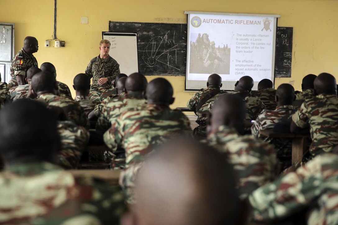 Lance Cpl. Dustin Kitts, a rifleman with Special Purpose Marine Air-Ground Task Force Crisis Response-Africa, instructs Cameroonian soldiers with Forces Fusiliers Marins et Palmeurs de Combat about fire team formations and patrols in Limbé, Cameroon, June 27, 2016.  Marines share tactics, techniques and skills with the FORFUMAPCO soldiers to combat the illicit trafficking in Cameroon.  (U.S. Marine Corps photo by Cpl. Alexander Mitchell/released)