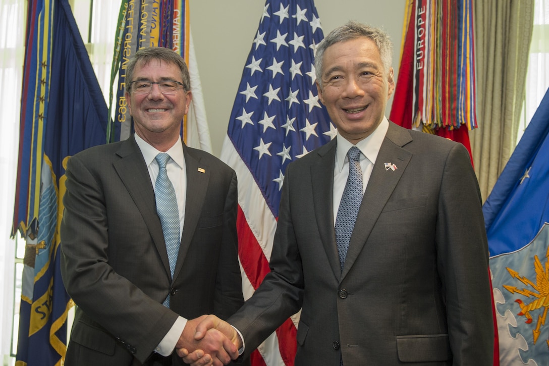 Defense Secretary Ash Carter greets Prime Minister of Singapore Lee Hsien Loong at the Pentagon in Washington, D.C., Aug. 1, 2016. DoD photo by Air Force Tech. Sgt. Brigitte N. Brantley