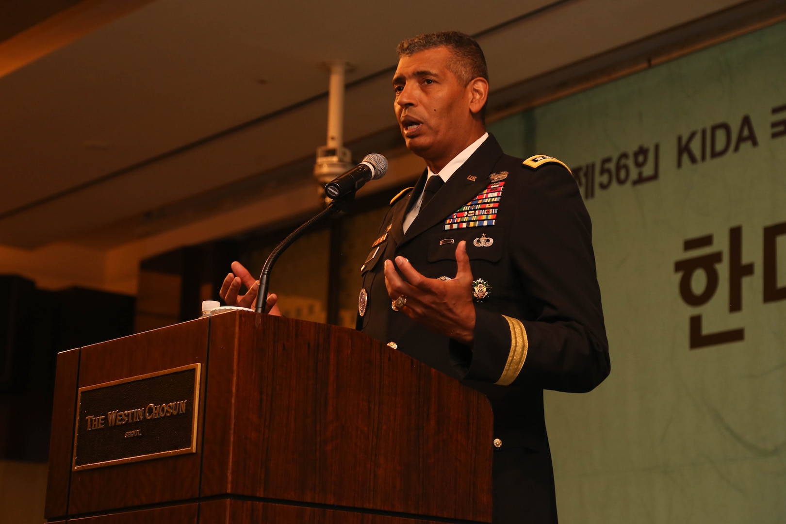 General Vincent K. Brooks, commander of the United Nations Command, Combined Forces Command addresses members of Korea Institute for Defense Analyses at a breakfast on August 2, 2016. He addressed security concerns in the region and the strength of the Alliance between the Republic of Korea and the United States. 
