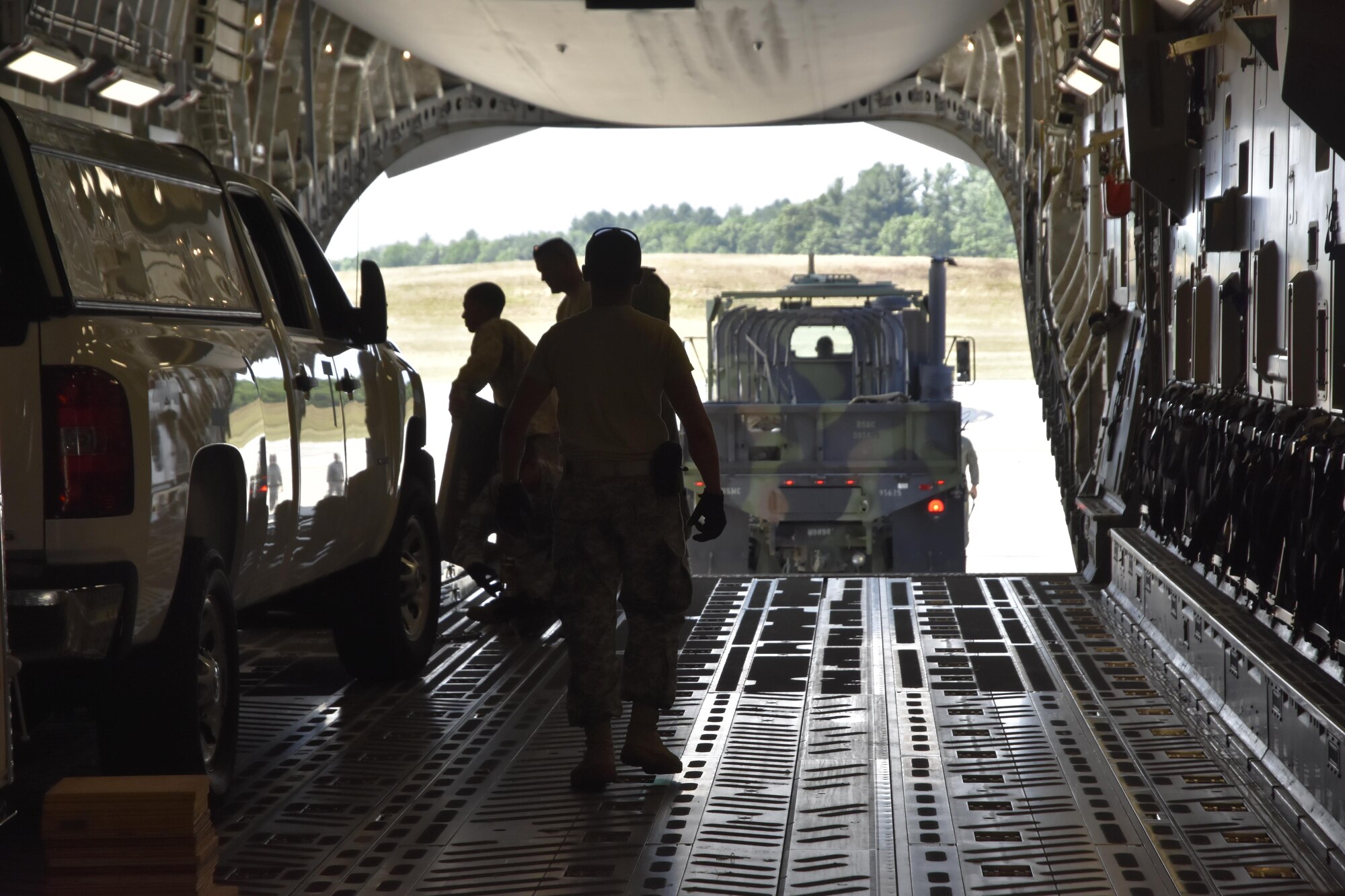 Members of the 439th Airlift Control Flight and Aeromedical Evacuation Squadron, 302nd Maneuver Enhancement
Brigade, and the Marine Air Support Squadron
6 from Westover Air Reserve base, Mass.; 452nd
ALCF from March Air Reserve Base, Calif.; Army
national Guard MEB from Natick, Mass., 103rd Airlift
Wing from Bradley Field, Conn.; and the Federal
Emergency Management Agency from Maynard,
Mass., teamed up during exercise Patriot Clipper
here at Westover during the week of July 11th.
(U.S. Air Force photo/TSgt. Amelia Leonard)
