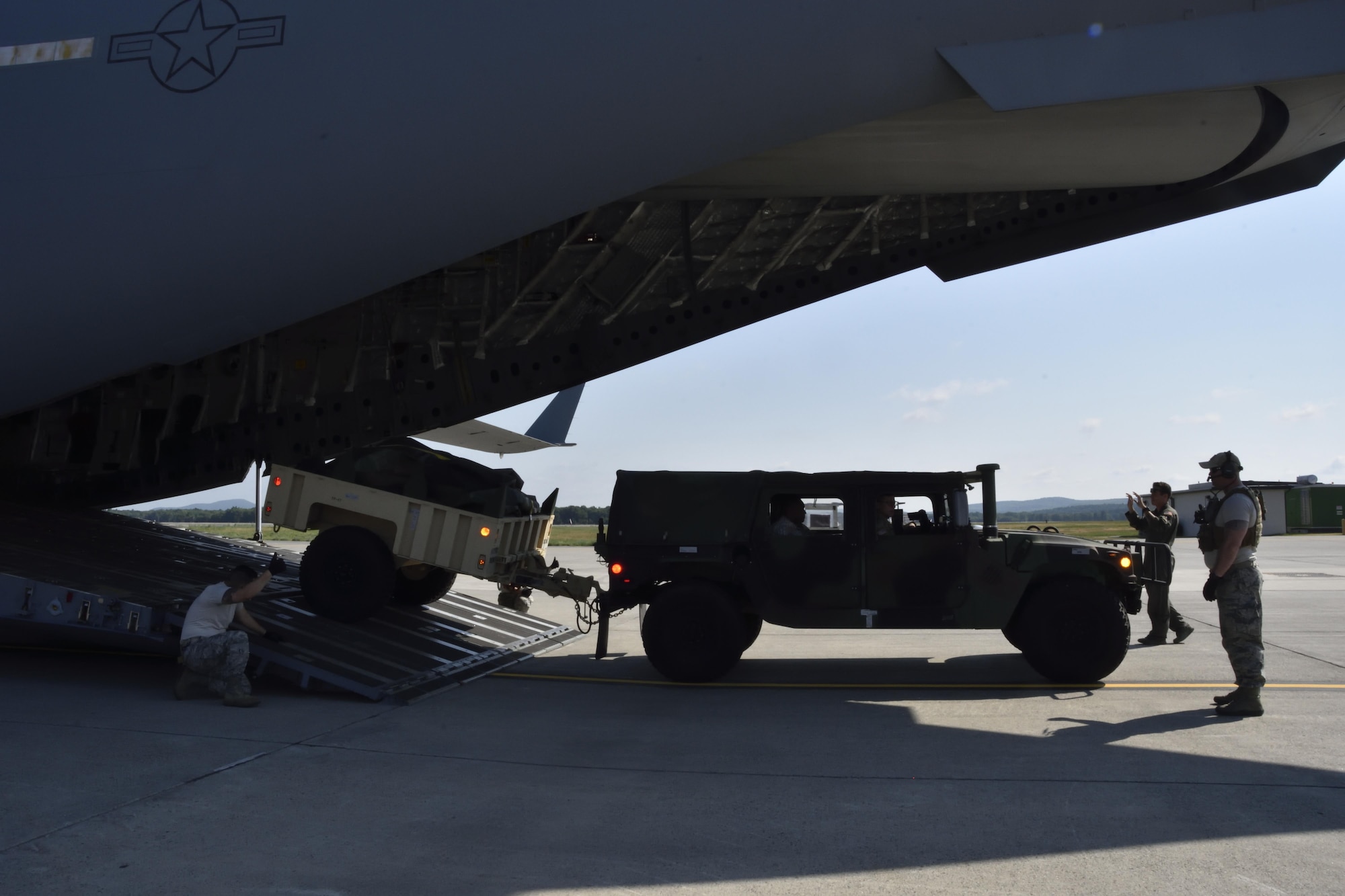 Members of the 439th Airlift Control Flight and Aeromedical Evacuation Squadron, 302nd Maneuver Enhancement
Brigade, and the Marine Air Support Squadron
6 from Westover Air Reserve base, Mass.; 452nd
ALCF from March Air Reserve Base, Calif.; Army
national Guard MEB from Natick, Mass., 103rd Airlift
Wing from Bradley Field, Conn.; and the Federal
Emergency Management Agency from Maynard,
Mass., teamed up during exercise Patriot Clipper
here at Westover during the week of July 11th.
(U.S. Air Force photo/TSgt. Amelia Leonard)
