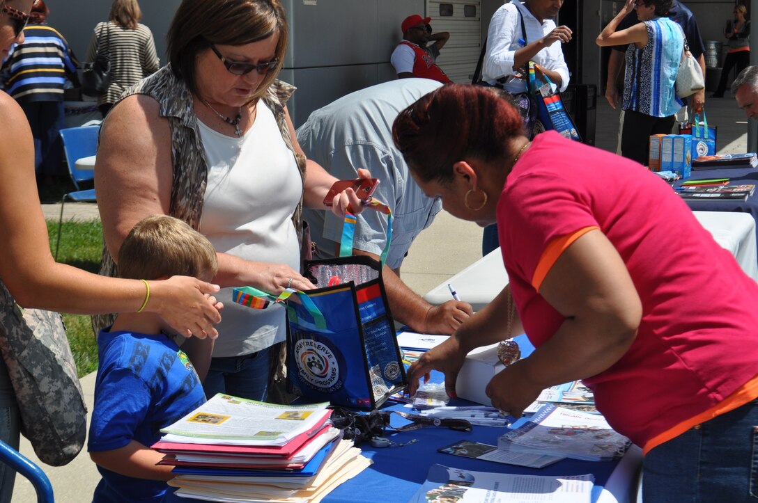 Family members receive free lute from the Army Reserve Family Programs during the 863rd Engineer Battalion Yellow Ribbon event and Family day. Family days are a chance for a unit’s families to come together and meet other family members, and share experiences, in a light and fun atmosphere. Yellow Ribbon events are designed to inform families of programs and resources available (U.S. Army photo by Spc. Brianna Saville/Released).