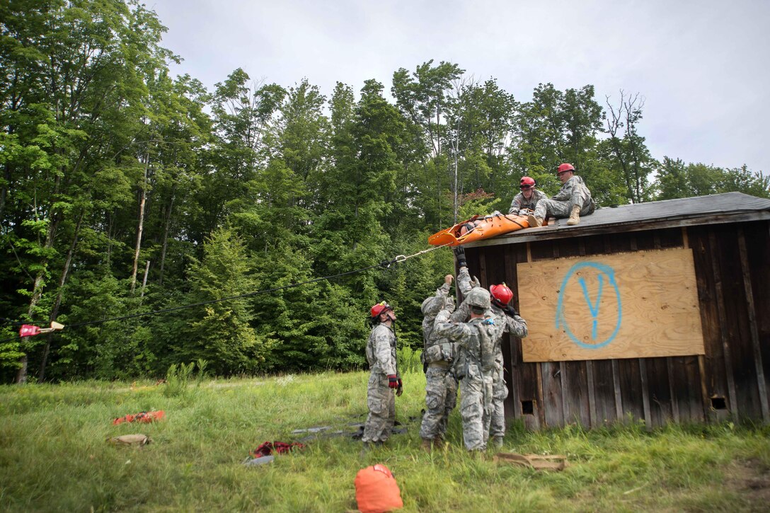 Soldiers lower a mock patient from the roof during Vigilant Guard 2016 at Camp Ethan Allen Training Site in Jericho, Vt., July 31, 2016. Air National Guard photo by Airman 1st Class Jeffrey Tatro