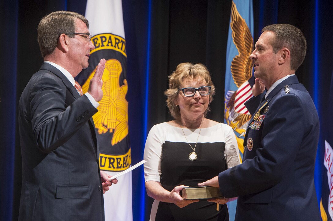 Defense Secretary Ash Carter administers the oath of office to Air Force Gen. Joseph L. Lengyel, incoming chief of the National Guard Bureau, during a change-of-command ceremony at the Pentagon, Aug. 3, 2016. Lengyel assumed command from retired Army Gen. Frank J. Grass. DoD photo by Navy Petty Officer 1st Class Tim D. Godbee