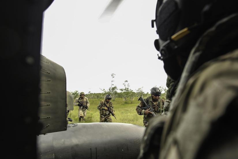 Members of the Belize Special Assignment Group board a UH-60 Black Hawk assigned to Joint Task Force-Bravo’s 1st Battalion, 228th Aviation Regiment, as a crew chief looks on during training in the Belize District, July 20, 2016. The BSAG and Belize Coast Guard conducted various helicopter operations throughout the week of July 18-22 in order to enhance the capabilities of the Belizean forces to conduct counter-transnational organized crime operations within their land and maritime borders. (U.S. Air Force photo by Staff Sgt. Siuta B. Ika) 