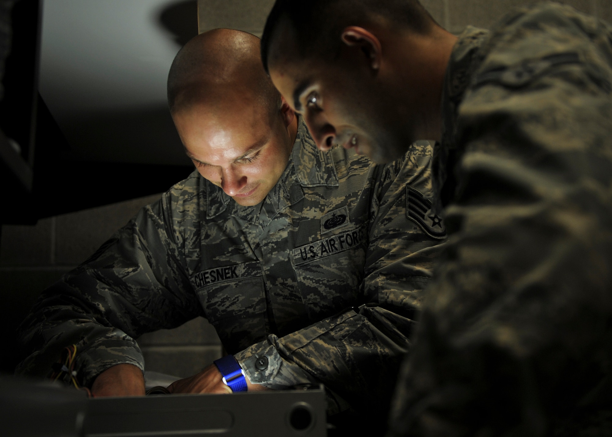 U.S. Air Force Staff Sgt. Chris Chesnek, 325th Communications Squadron client systems supervisor, instructs U.S. Air Force Airman 1st Class Mike Magliaro, 325th CS client systems technician, on some common problems when fixing desktop computers at the 325th CS Annex on Tyndall Air Force Base, Fla., Aug. 3, 2016. The client systems technicians are responsible for repairing most base communication functions, such as computers and telephones. (U.S. Air Force photo by Senior Airman Dustin Mullen/Released) 