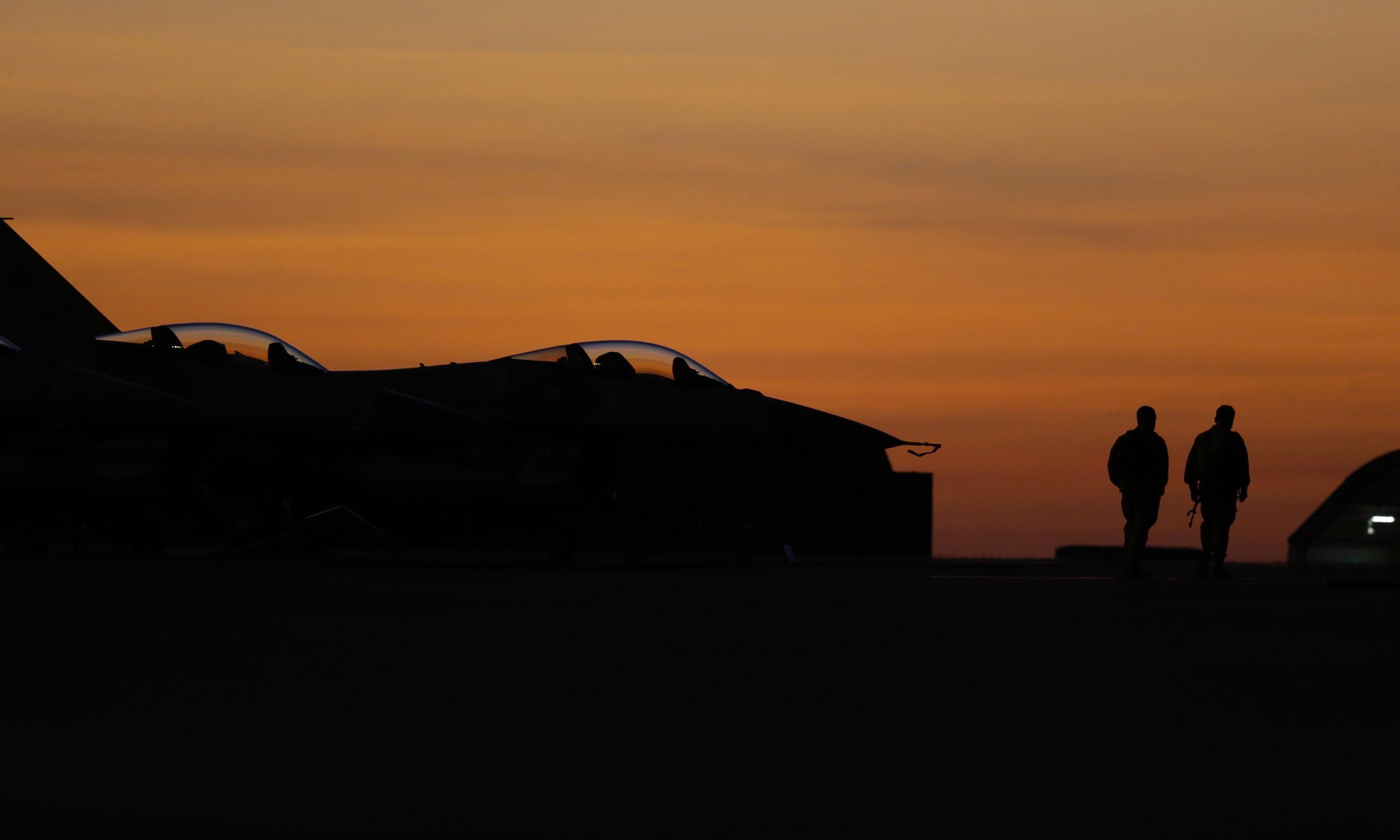 U.S. Air Force F-16s on the flightline for Exercise Pitch Black 2016 (PB16) at Royal Australian Air Force Base Darwin, Australia, Aug. 4, 2016. PB16 allows participant nations to exercise deployed units in the tasking, planning and execution of Offensive Counter Air and Offensive Air Support while utilizing one of the largest training airspace areas in the world. (Australian Defence Force photo by LSIS Jayson Tufrey)