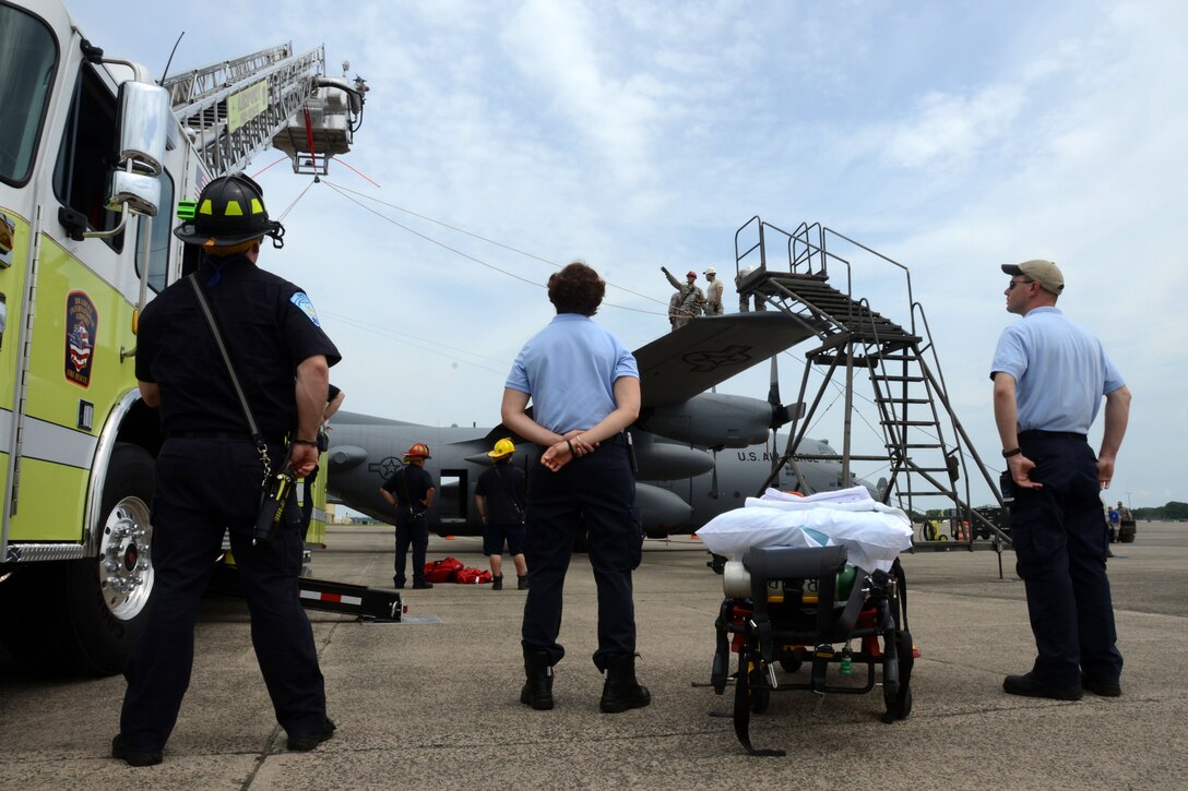 During the wing’s recent training assembly, first responders from Bradley International Airport and Connecticut State Police aided the fuel systems maintenance personnel assigned to the 103rd Maintenance Group in a confined space rescue exercise. The training exercise featured a simulation of an individual who needed to be rescued from the fuel bay of a C-130 Hercules. (U.S. Air National Guard photo by Senior Airman Emmanuel Santiago)