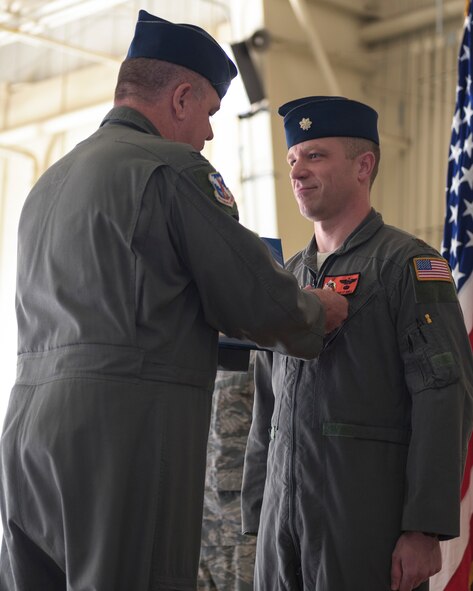 U.S. Air Force Maj. Matthew Hall, right, a C-130H Hercules pilot with the 169th Airlift Squadron, Illinois Air National Guard, receives the Meritorious Service Medal from 182nd Airlift Wing Commander William Robertson during a commander’s call in Peoria, Ill., Aug. 6, 2016. Hall was decorated for leadership and dedication to duty that enabled the Air Force and the Department of Defense to realize extensive improvements in both mishap analysis and prevention. (U.S. Air National Guard photo by Staff Sgt. Lealan Buehrer)