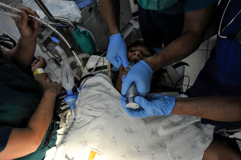 Members of the Joint Task Force-Bravo Medical Element Mobile Surgical Team intubate a patient during a MEDEL MST operation at the Dr. Salvador Paredes Hospital in Trujillo, Honduras, July 28, 2016. The patients treated by the MST during this operation in Trujillo were first screened by the doctors of the Dr. Salvador Paredes Hospital and recommended for the surgeries based on the severity of their injuries, how long they've had the problem, and lack of means to pay for the surgeries.
