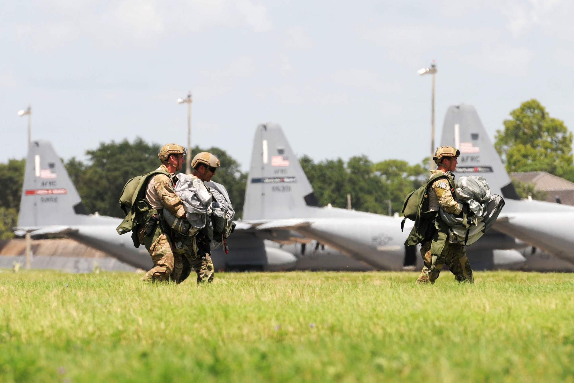 Special Tactics Airmen from the 720th Special Tactics Group, Hurlburt Field, Fla., complete a successful parachute landing on the flight line during a free fall training exercise July 28, 2016, on Keesler Air Force Base, Miss. The Air Force's special operations ground force uses freefall as an infiltration method to access areas where aircraft cannot land. (U.S. Air Force photo by Kemberly Groue/Released)
