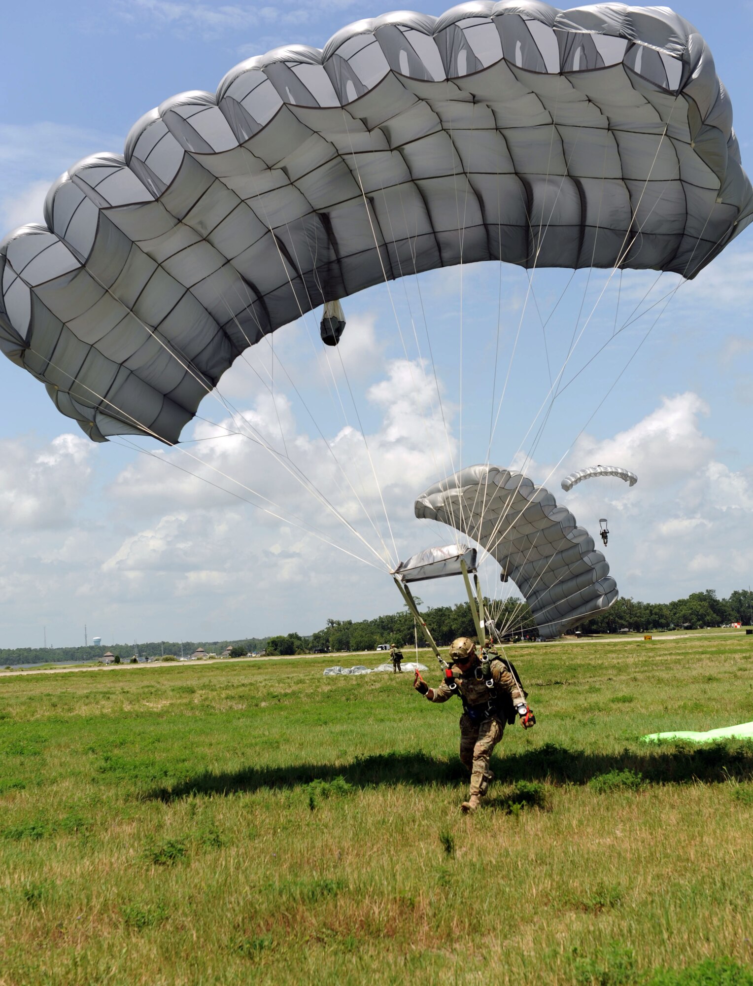 Special Tactics Airmen from the 720th Special Tactics Group, Hurlburt Field, Fla., complete a successful parachute landing on the flight line during a free fall training exercise July 28, 2016, on Keesler Air Force Base, Miss. The Air Force's special operations ground force uses freefall as an infiltration method to access areas where aircraft cannot land. (U.S. Air Force photo by Kemberly Groue/Released)
