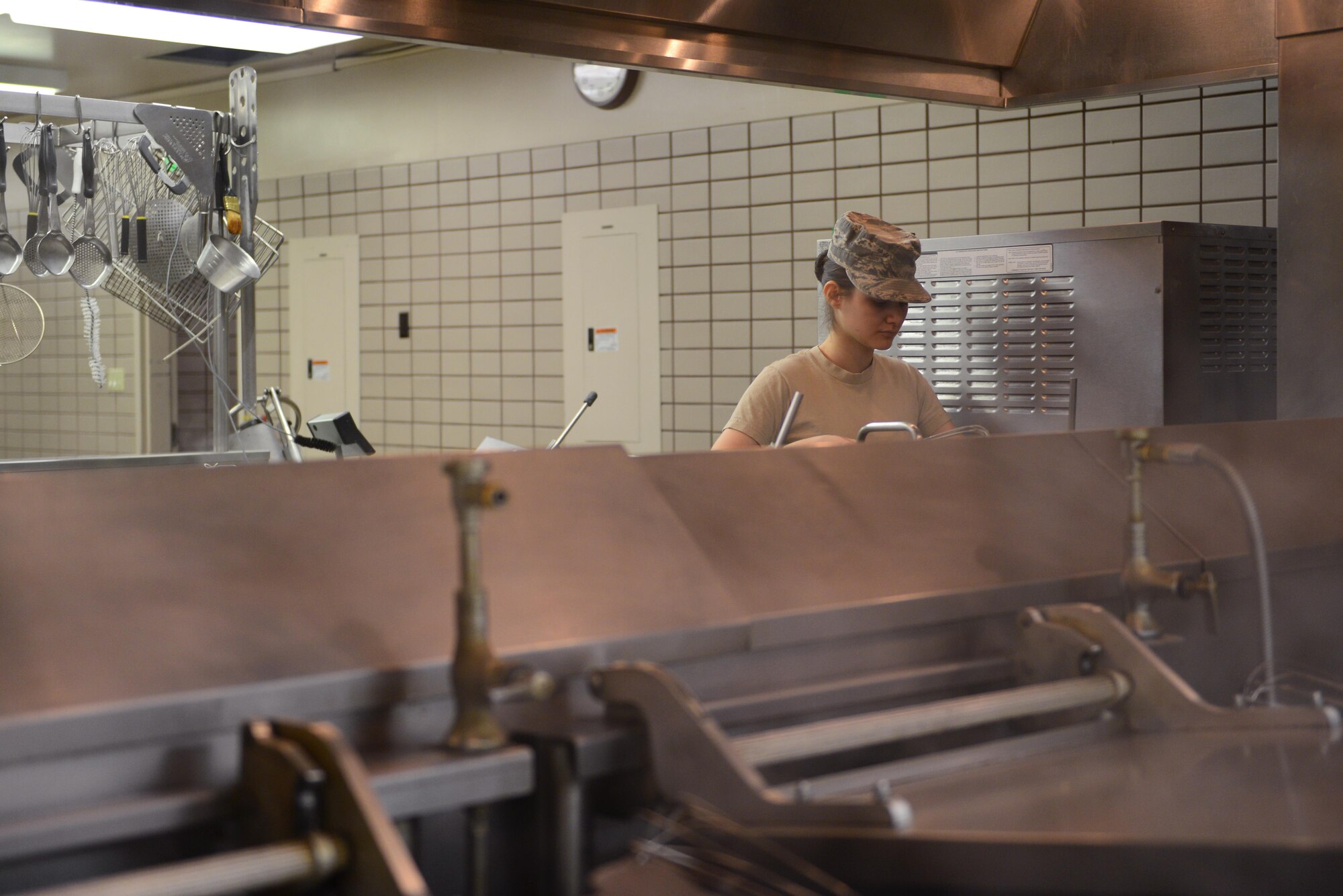 U.S. Air Force Airman Yesenia Orezco, a 354th Force Support Squadron food service apprentice, prepares a meal Aug. 12, 2016, during RED FLAG-Alaska (RF-A) 16-3, at Eielson Air Force Base, Alaska. RF-A exercises are vital in maintaining peace and stability in the Indo-Asia Pacific region. (U.S. Air Force photo by Airman 1st Class Cassandra Whitman)