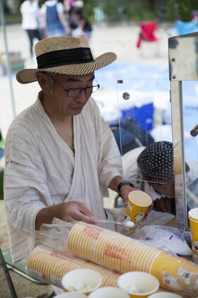 A Japanese local prepares popcorn for guests attending the Bon-Odori Yukata-Experience festival in the Yokoyama area of Iwakuni, Japan, Aug. 13, 2016. The festival consisted of refreshments, snacks, dancing and honoring those who passed. (U.S. Marine Corps photo by Lance Cpl. Joseph Abrego)