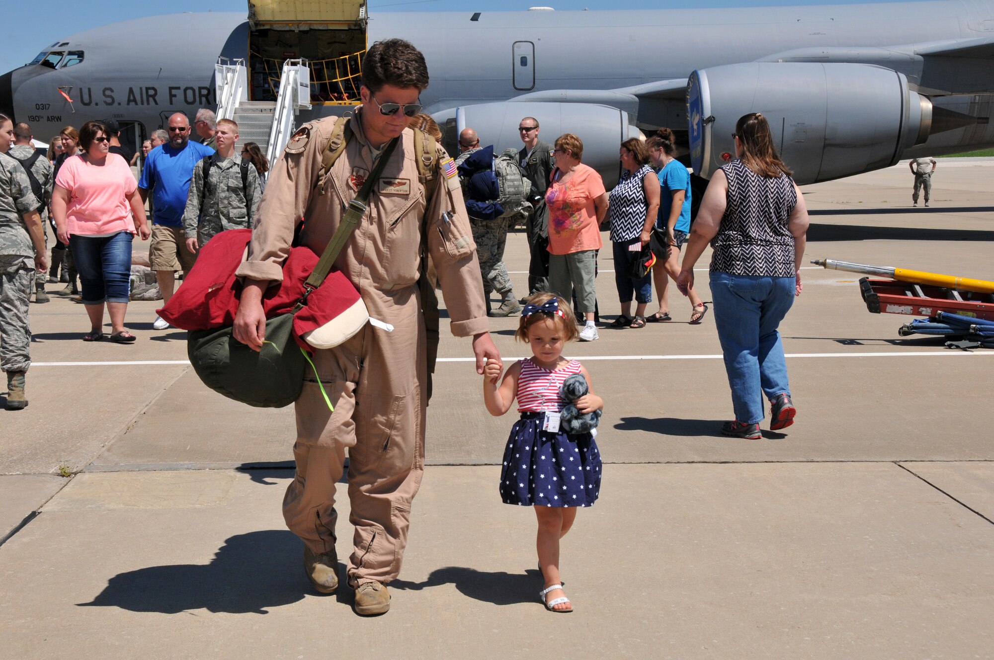 Airmen from the 190th Air Refueling Wing return home from their deployments at Forbes Field, Kansas. Aug. 13, 2016. Their deployments varied from two to three months in Al Udeid Air Base in Doha, Qatar. (U.S. Air Force photo by Senior Airman Emily E. Amyotte/Released) 